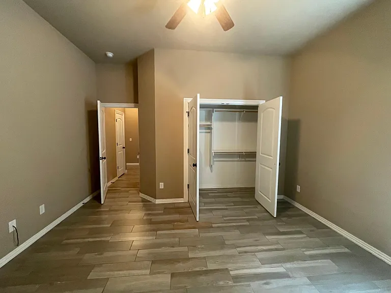 3995 Orleans Ave — Photo 11