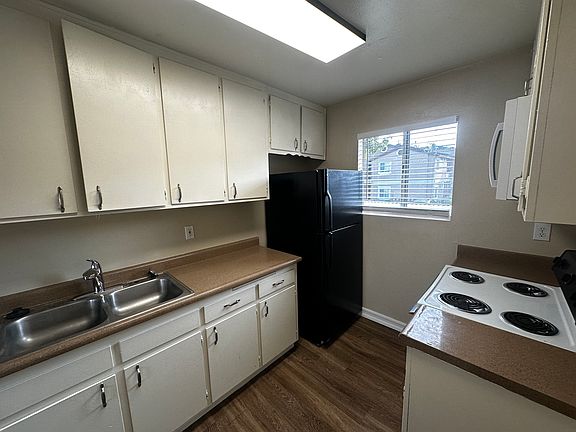 4th image of 9765 Marilla Dr #41
