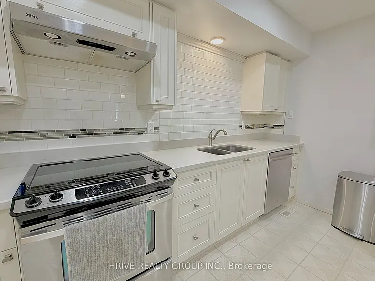 1449 Glenora Dr #UPPER — Photo 10