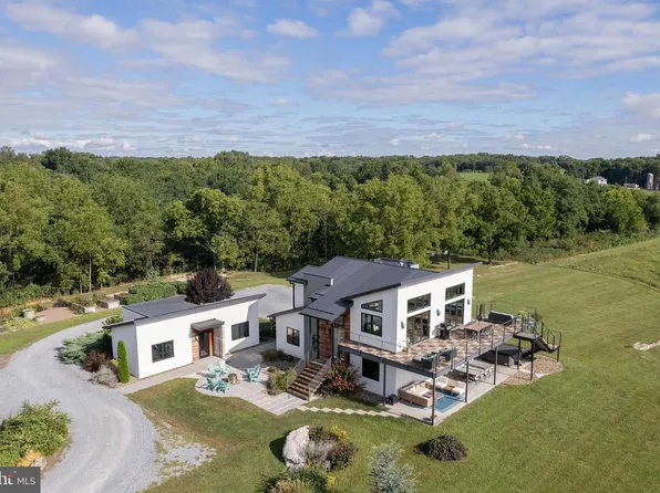 1744 Lord Fairfax Hwy, Berryville, VA 22611