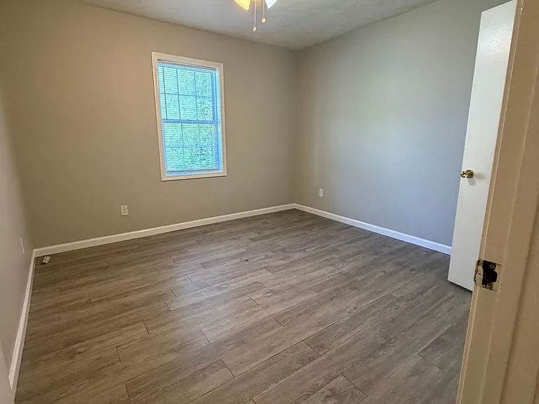 44 Monroe Ave — Photo 5