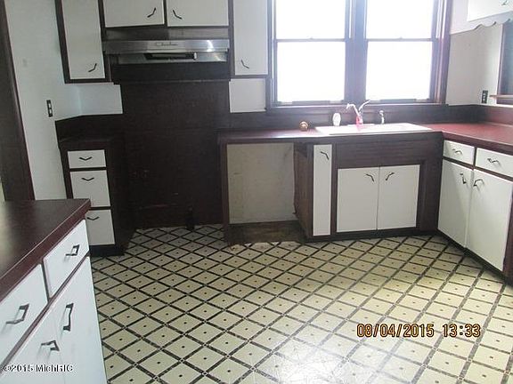 4th image of 1394 Lakeshore Dr