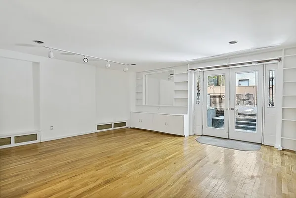 Rented by Compass | media 12