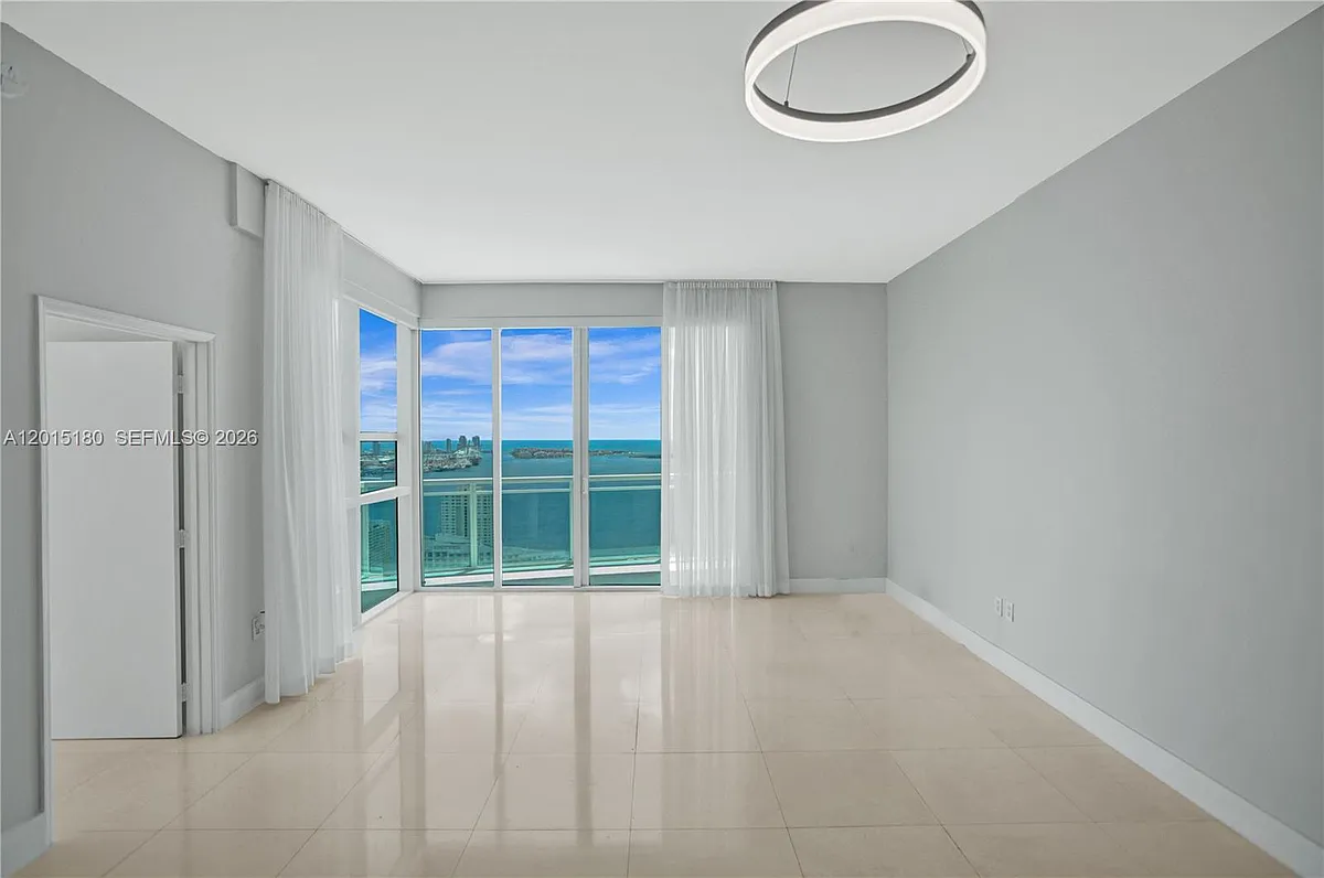 Building Photo - 950 Brickell Bay Dr #4610