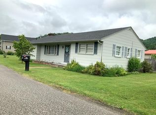 10 1st St, Allen, KY 41601