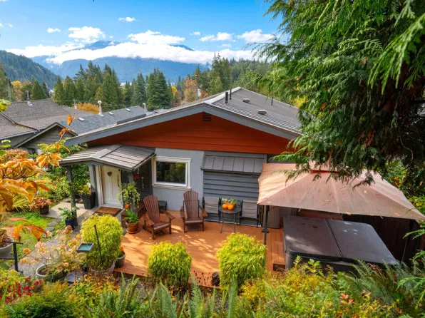 1912 Cliffwood Rd, North Vancouver, BC V7G 1S2