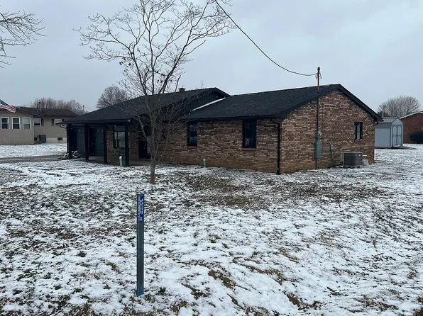 107 Sycamore St, Letart, WV 25253