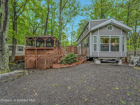 916 Stag Rd, Gouldsboro, PA 18424