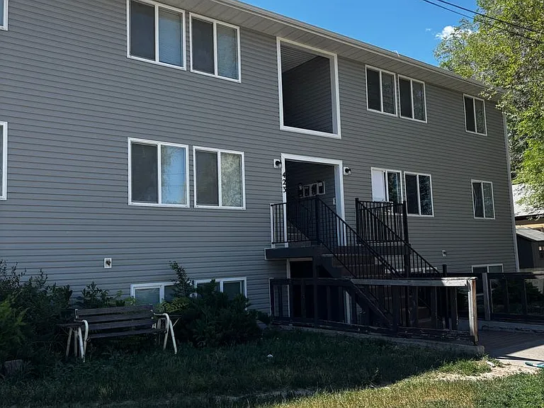 423 E Dunn St — Photo 1
