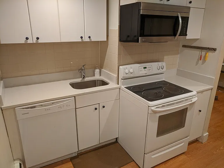 75 Park St #B — Photo 11