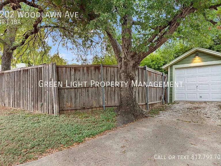 1202 Woodlawn Ave — Photo 32