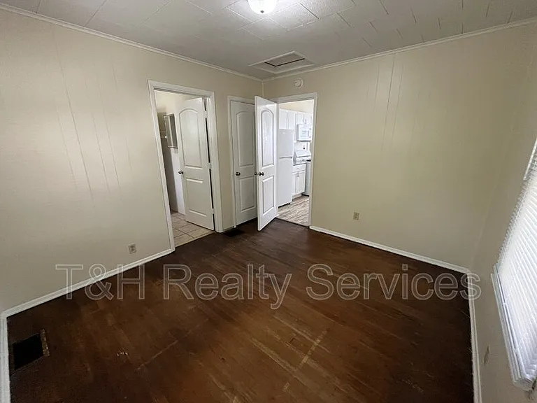 1534 Dawson St — Photo 4