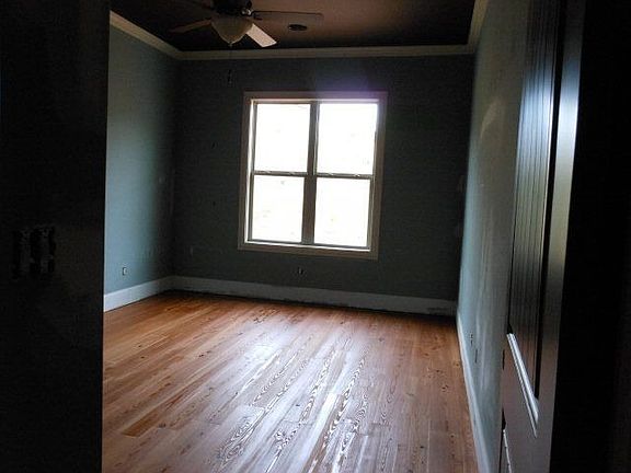 3rd image of 363 Windsor Dr N