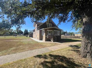 411 NE 3rd St, Madison, SD 57042