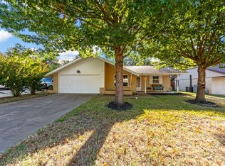 1426 Pickwick Ln, Irving, TX 75060