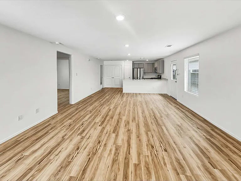 22259 Stoney Ravine Dr — Photo 2
