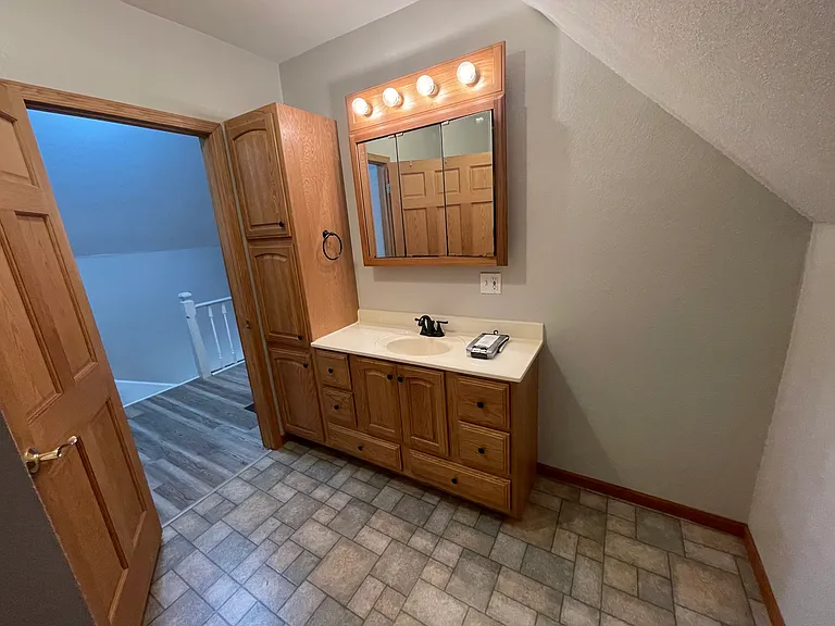 127 E Main St — Photo 9