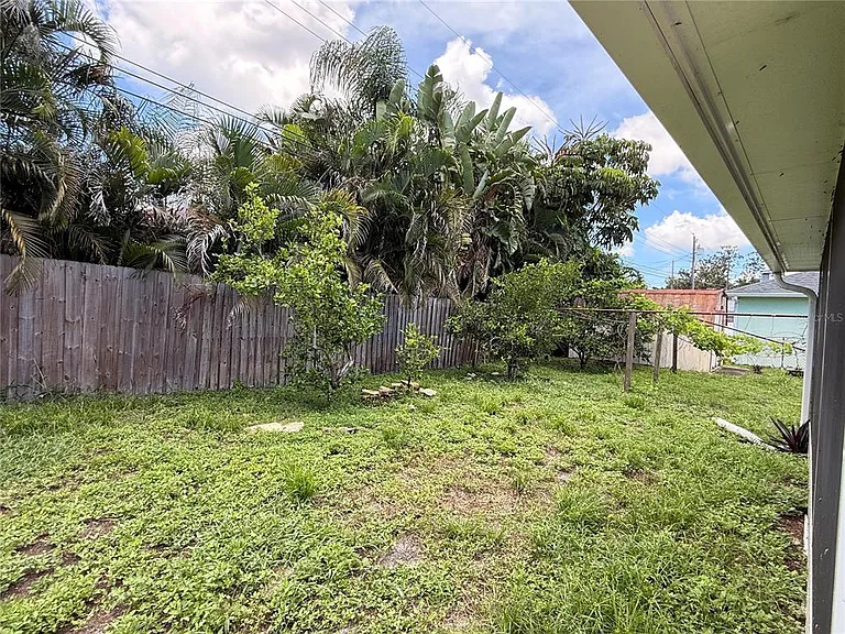 164 Pinewood Ave — Photo 35