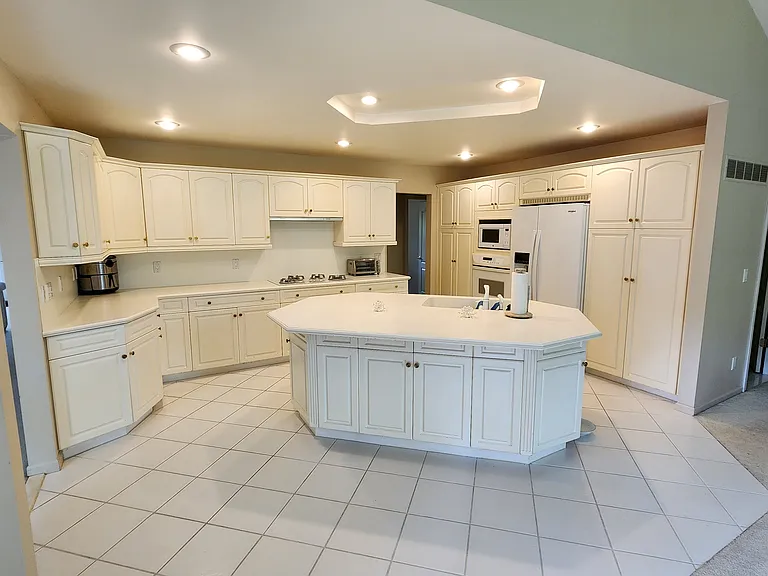 21193 Knudsen Dr — Photo 4