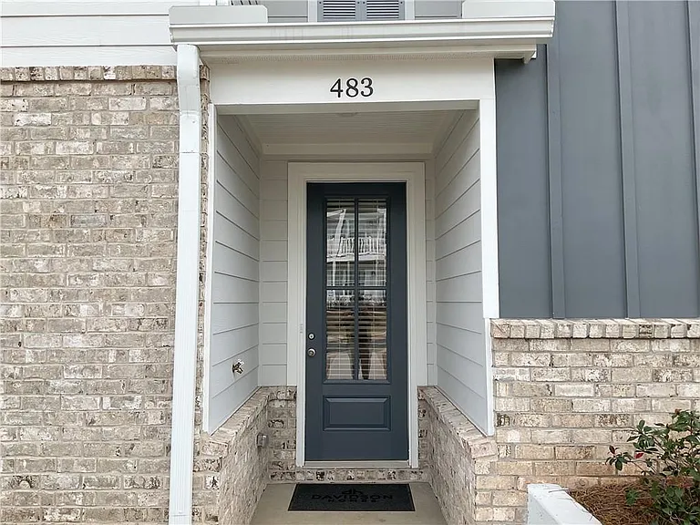483 Crown Dr — Photo 3