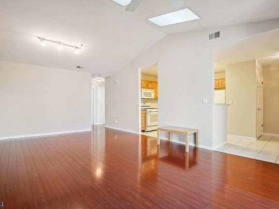 3rd image of 157 Potomac Dr