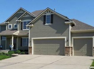 802 Creekmoor Pond Ln, Raymore, MO 64083