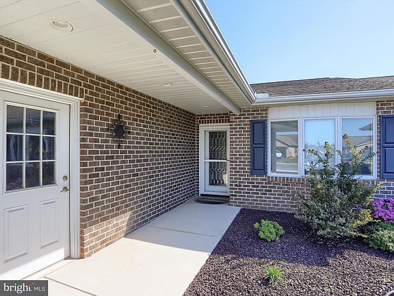 4th image of 197 Parkwood Dr #320