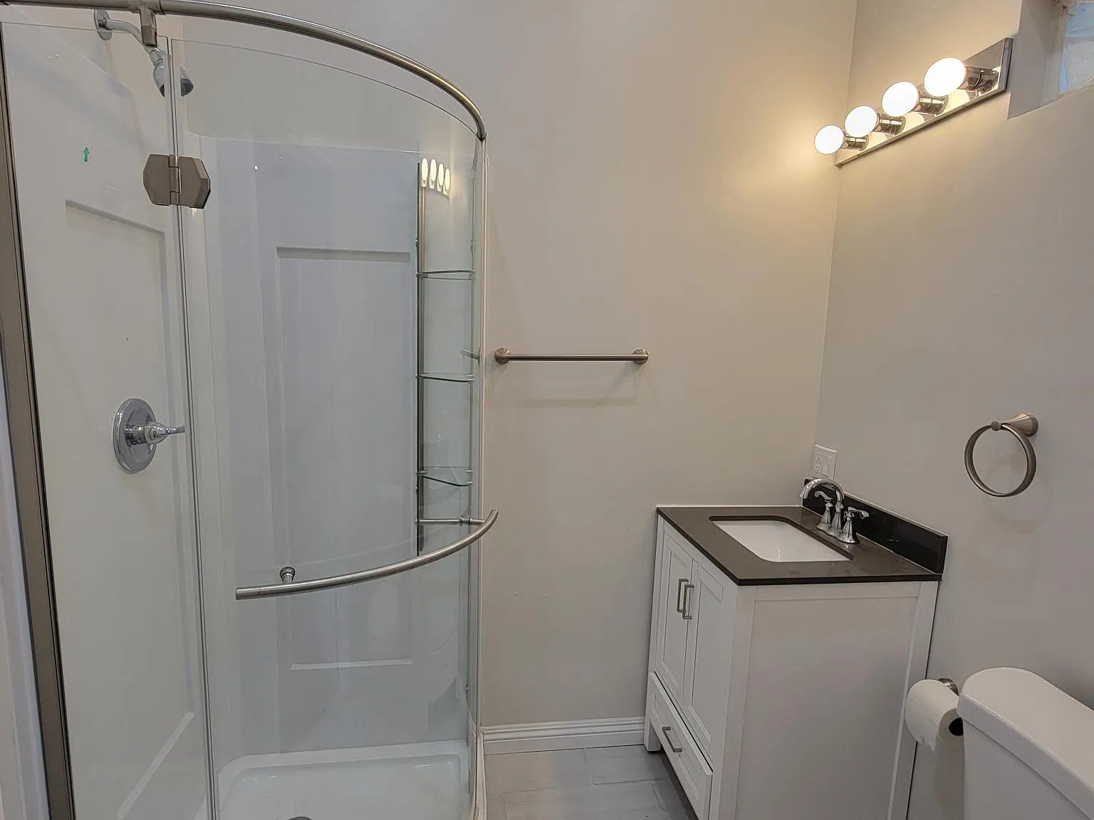 3 bed, 900 sqft, $2,450 — Photo 4