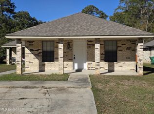 2208 S McGeehee Ln, Picayune, MS 39466