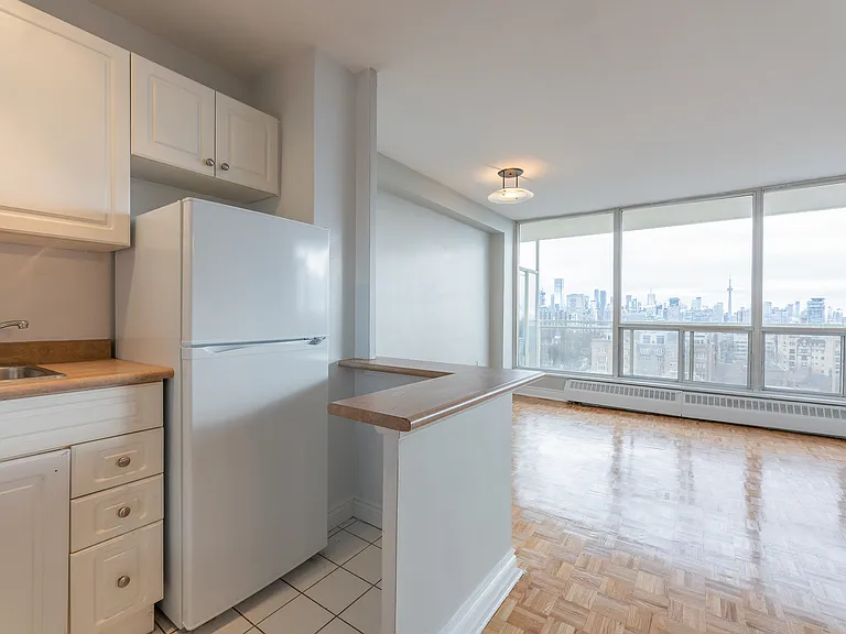 160 Balmoral Ave #906 — Photo 6