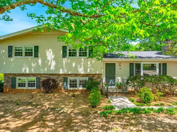 105 Meadow Ln, Liberty, SC 29657