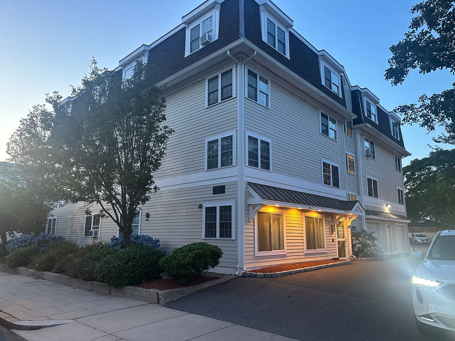 31 Elliott St — Photo 2