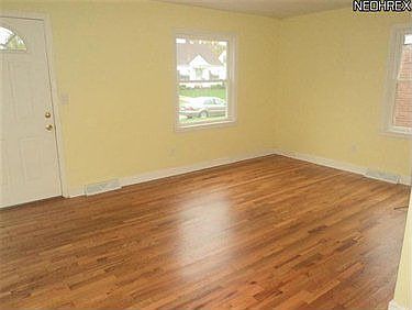 4th image of 403 E 328th St