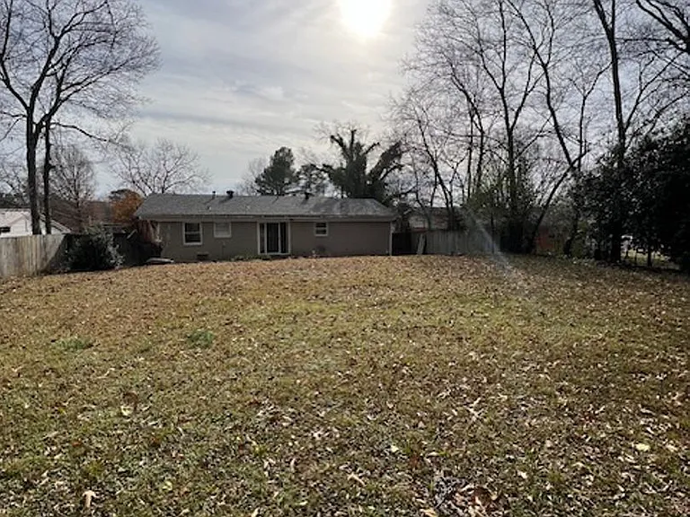810 Woodlawn Ave — Photo 10