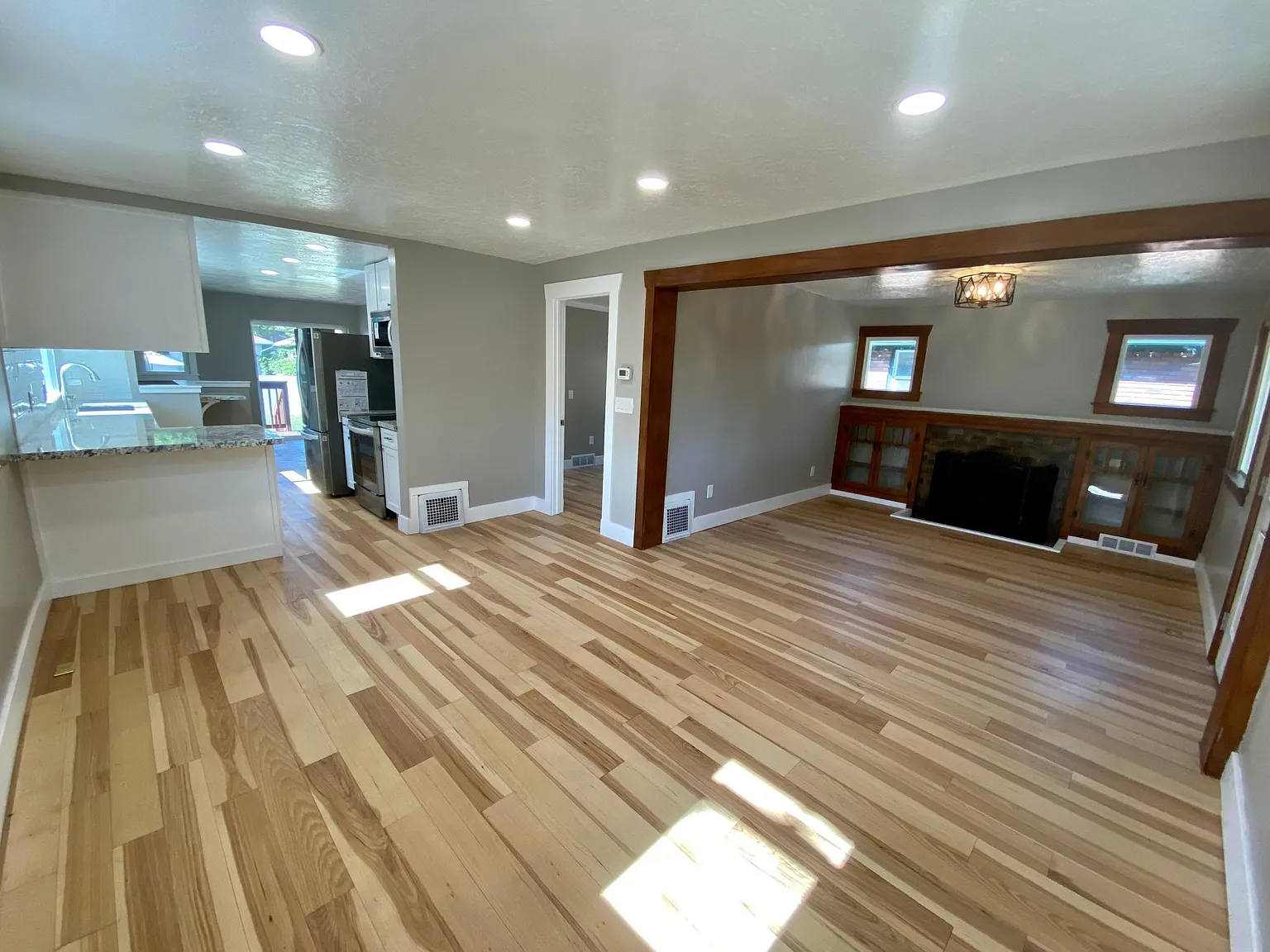 2 bed, 1662 sqft, $2,395 — Photo 3