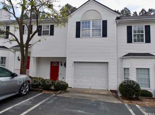 106 Pointe Crest Ct, Cary, NC 27513