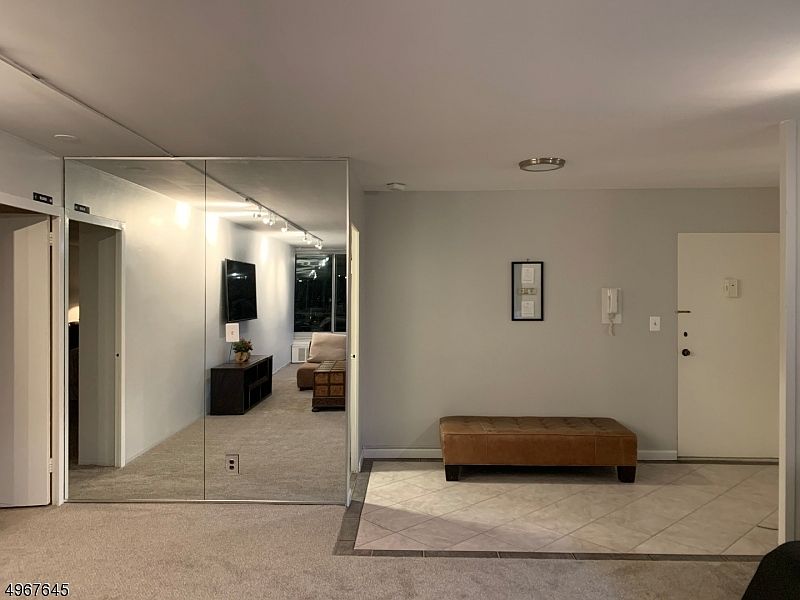 1st image of 1 Claridge Dr APT 522