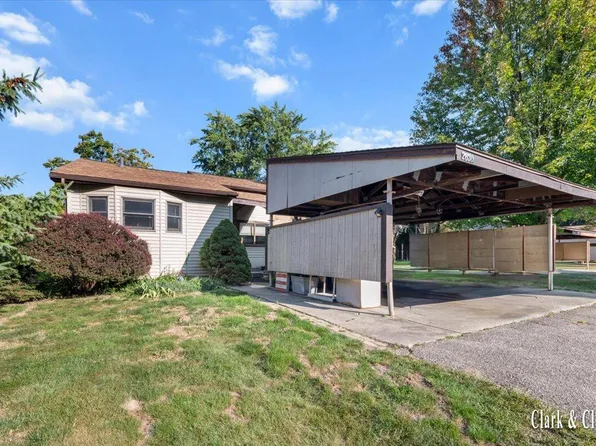 2630 Chatham Woods Dr SE, Grand Rapids, MI 49546