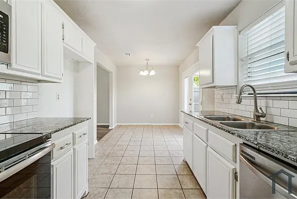 12225 SW 14th St — Photo 6