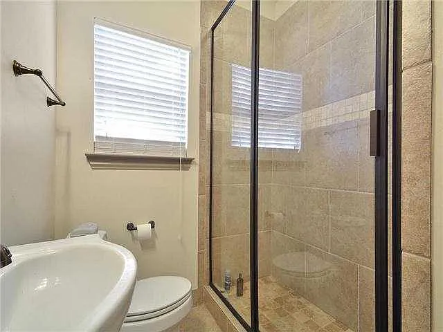 802 Dean Keeton — Photo 2