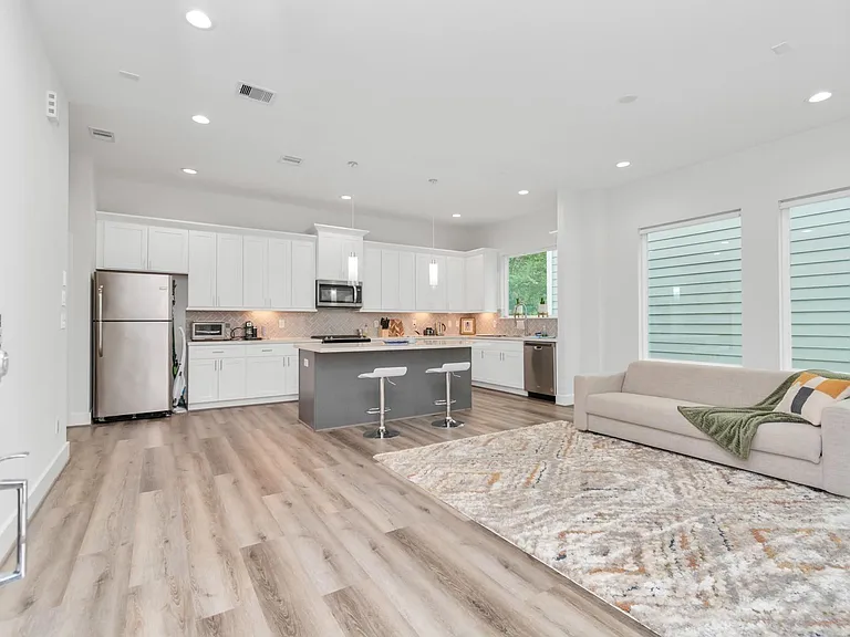 3360 Pinemont Dr — Photo 4