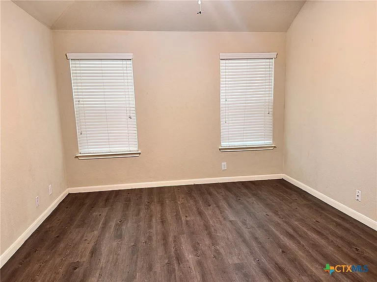 2020 Meadow View Dr — Photo 9