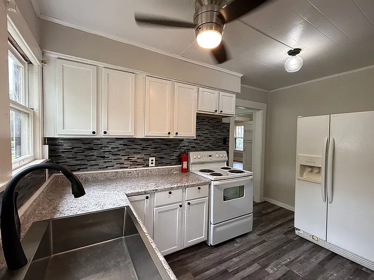 396 S McClellan Ave — Photo 10
