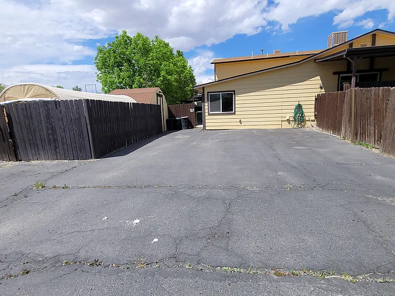 627 Highline Dr — Photo 10