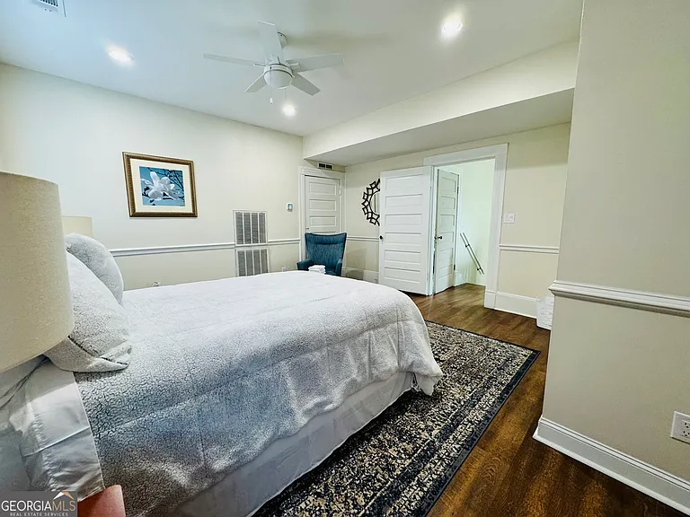 765 Walnut Loft #UPSTAIRS LOFT — Photo 3