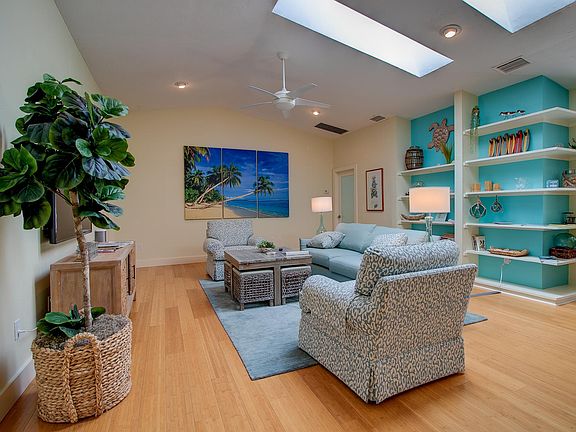 3rd image of 1342 Junonia St