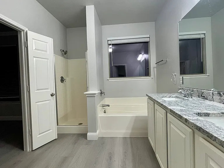 813 Lake Forest Trl — Photo 15