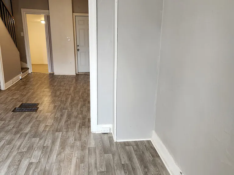320 Wallace St — Photo 5
