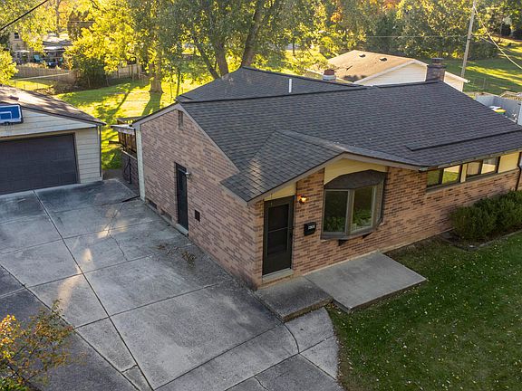 3rd image of 630 Canterbury Dr