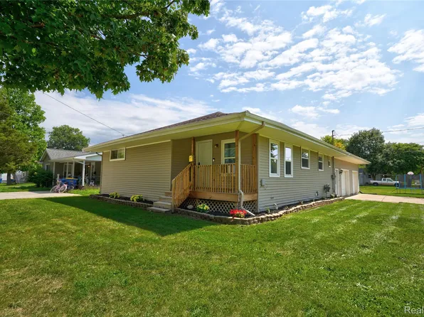 215 W Williams St, Corunna, MI 48817